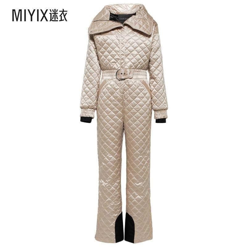 アウトドアファッション キルティング素材のスノーワンピース