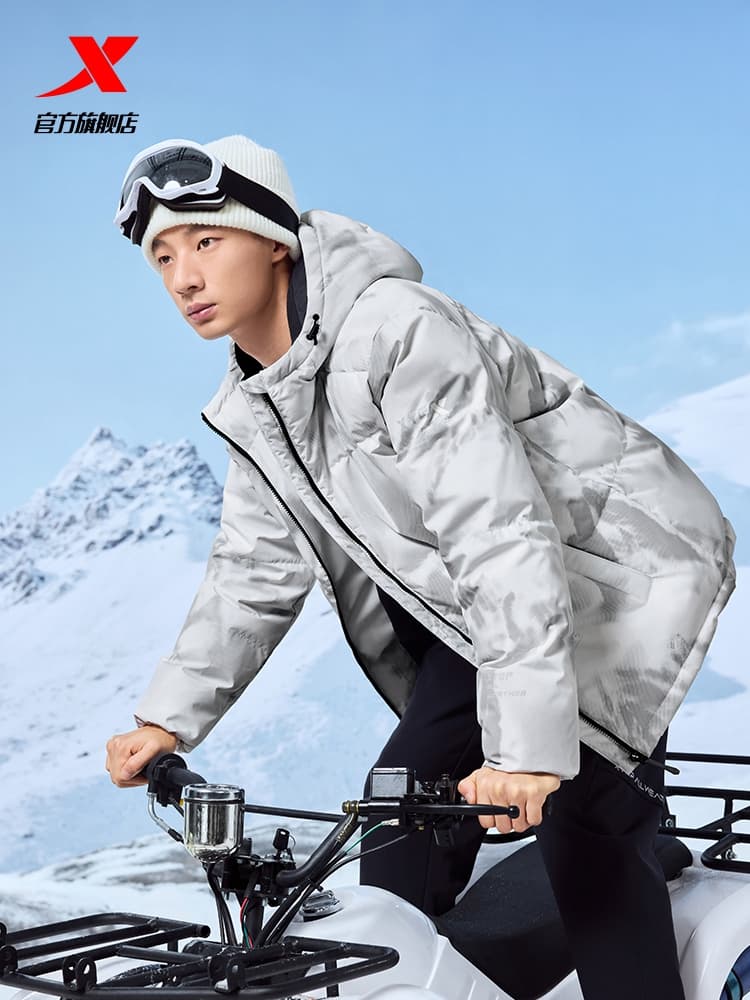 アウトドアファッション 防寒仕様 軽量ダウンジャケット