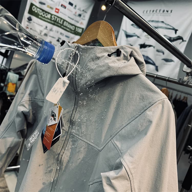 アウトドアファッション 防水機能付き山岳トレッキングパーカー