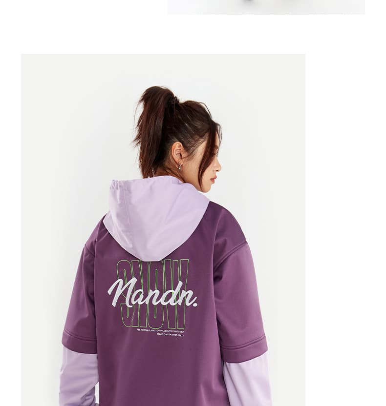 アウトドアファッション ゆったりシルエットレイヤード風パーカー