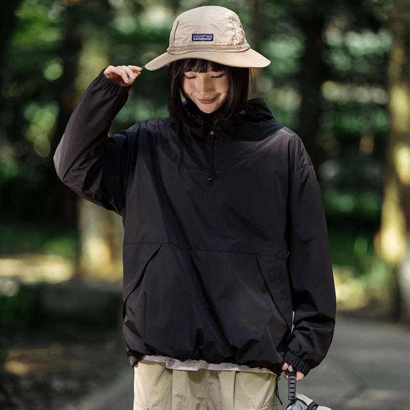 アウトドアファッション しなやかプルオーバーアノラック
